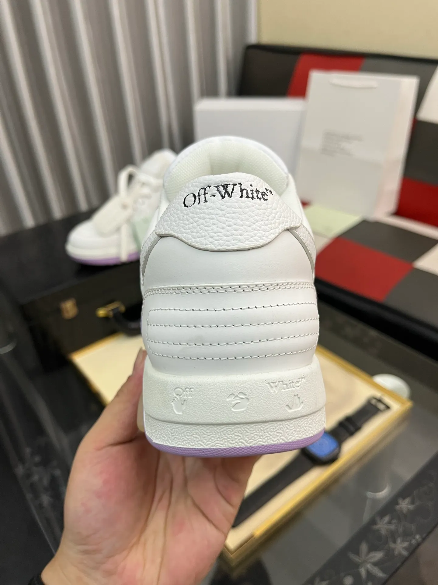 Men's shoes 💰600⌚️⌚️ OFF-White C/O VirGil Abloh fashionable and versatile casual shoes. Exclusive first release of the new model. Made of environmentally friendly cowhide leather and mesh fabric upper material. The insole is embedded with foam cushioning EVA material. The correct midsole is equipped with EVA lightweight cushioning. External tooth nail rubber outsole. The correct accessories can be customized simultaneously. Women's model: 35-40 Men's model: 39-45